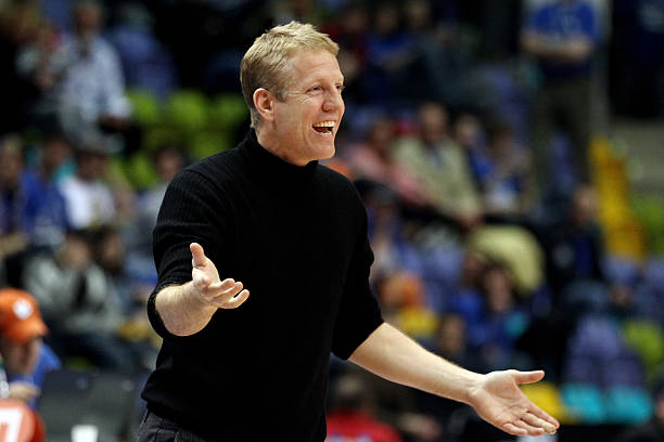 为他配备合 为他配备合